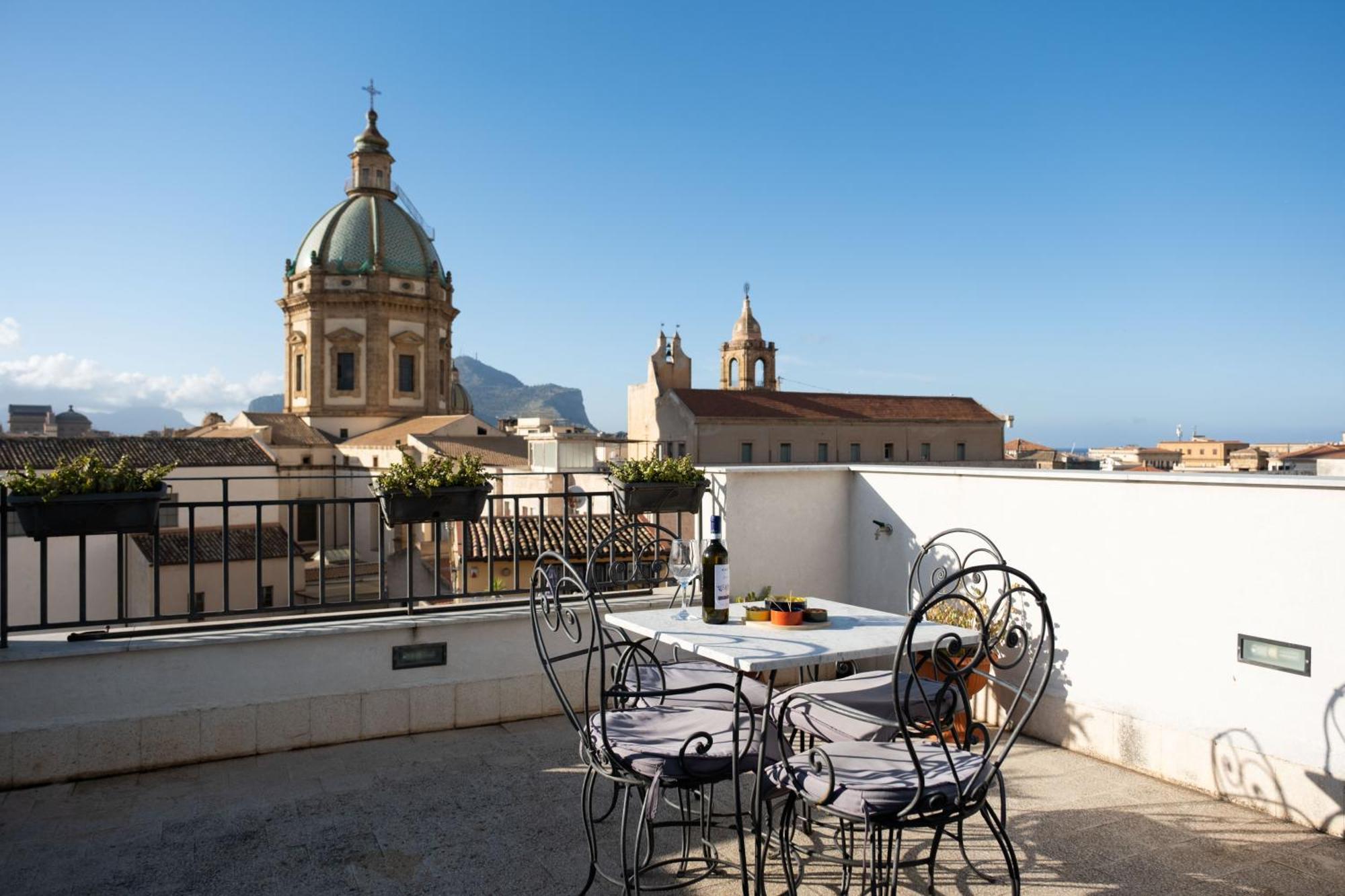 Sopra i tetti di Ballarò Palermo Esterno foto
