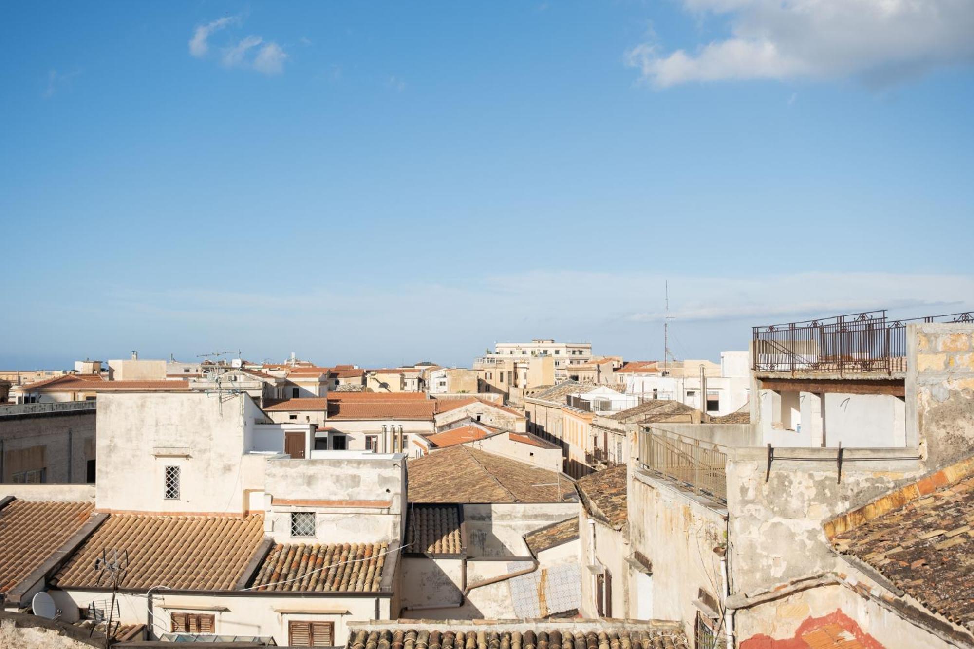 Sopra i tetti di Ballarò Palermo Esterno foto