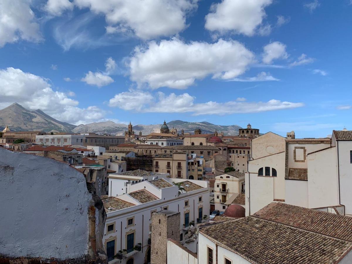 Sopra i tetti di Ballarò Palermo Esterno foto